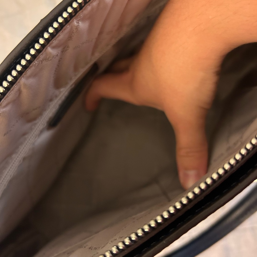 Micheal Kors Navy Purse - Picture 6 of 6